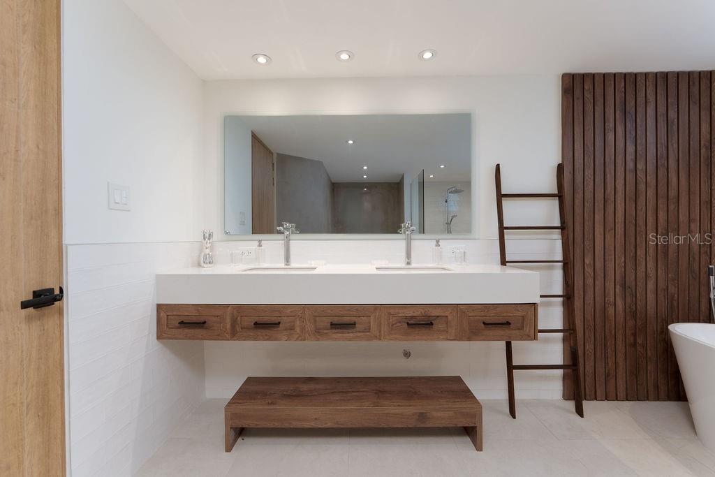 321 CAMINO DEL GUAMA