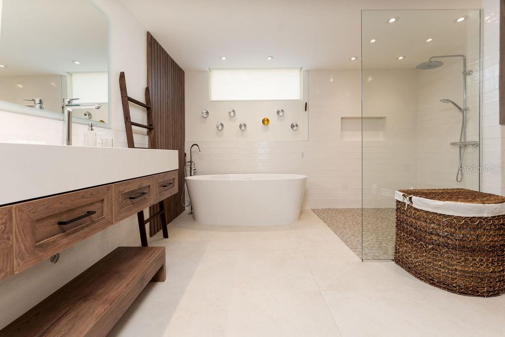 321 CAMINO DEL GUAMA