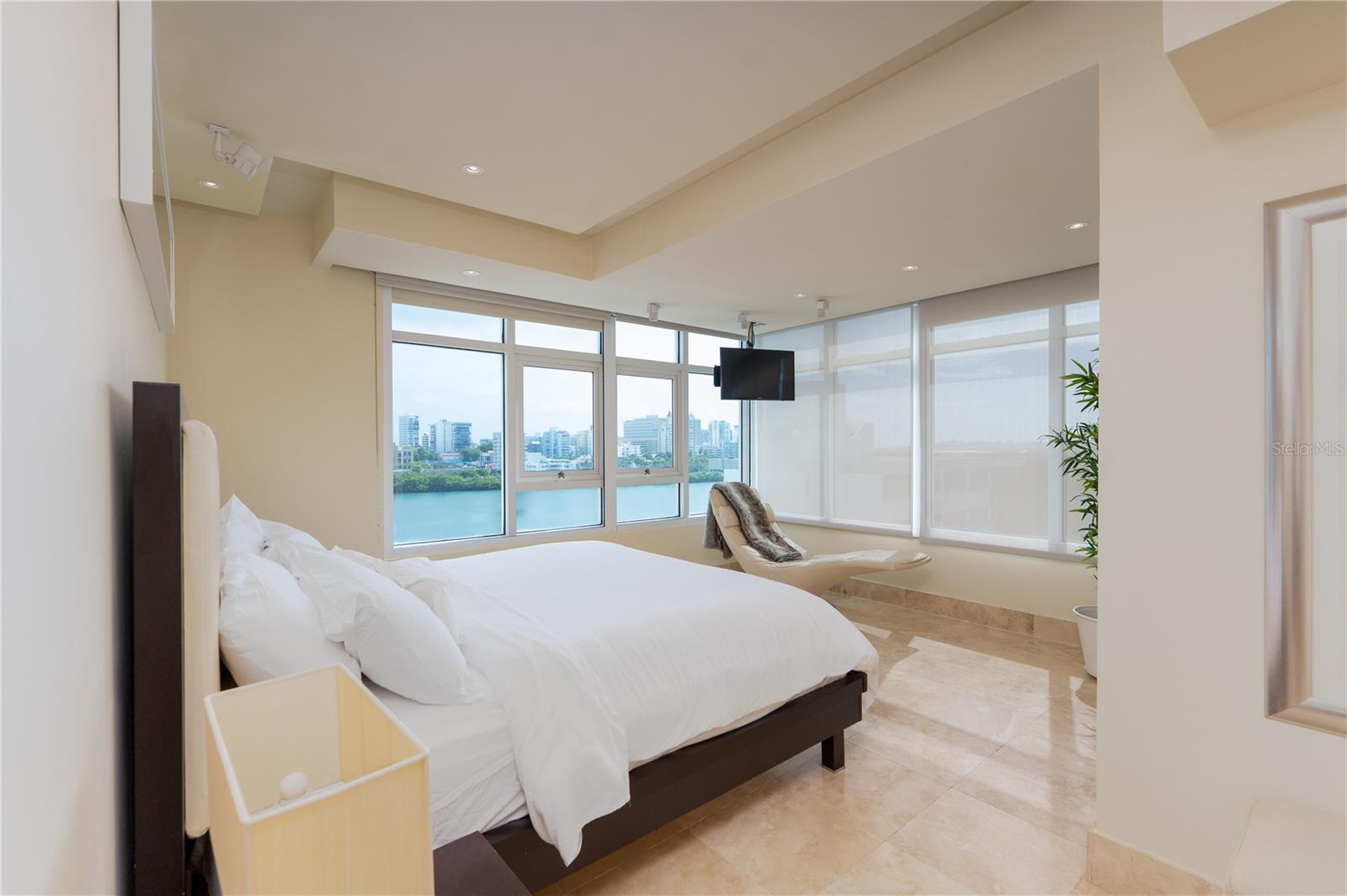 1052 AVE ASHFORD #7