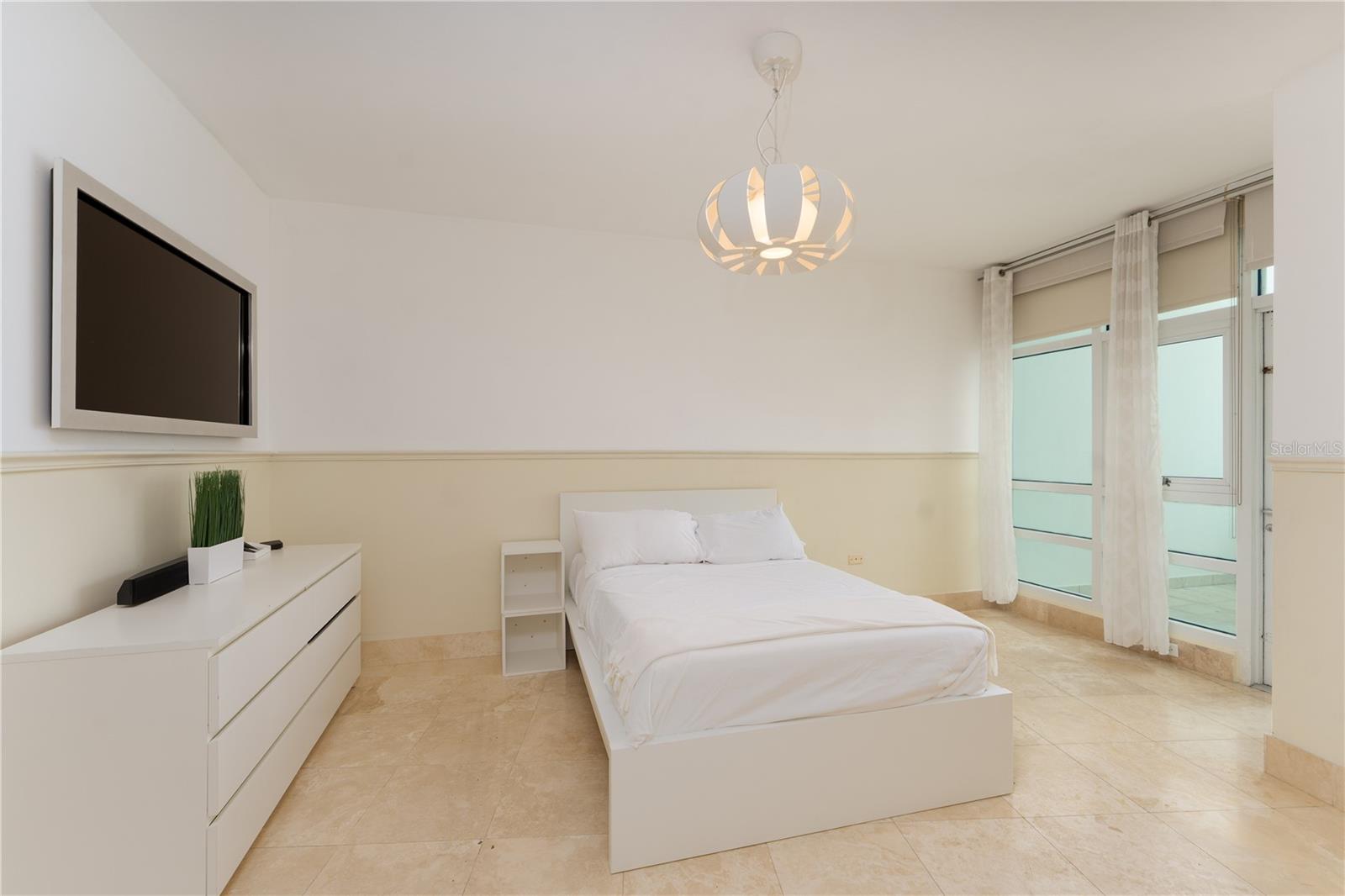 1052 AVE ASHFORD #7
