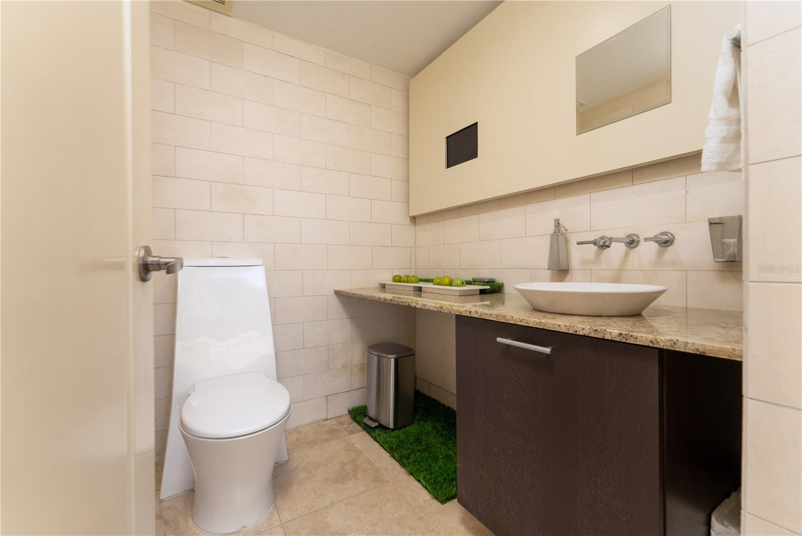 1052 AVE ASHFORD #7