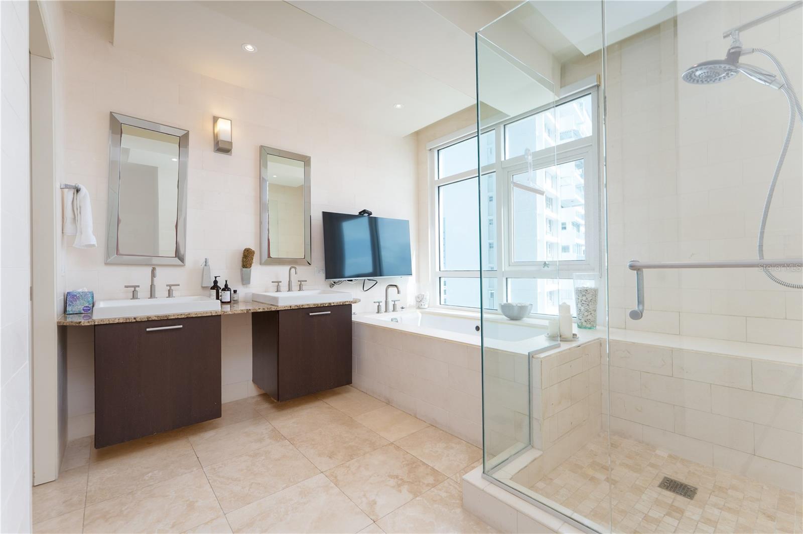 1052 AVE ASHFORD #7