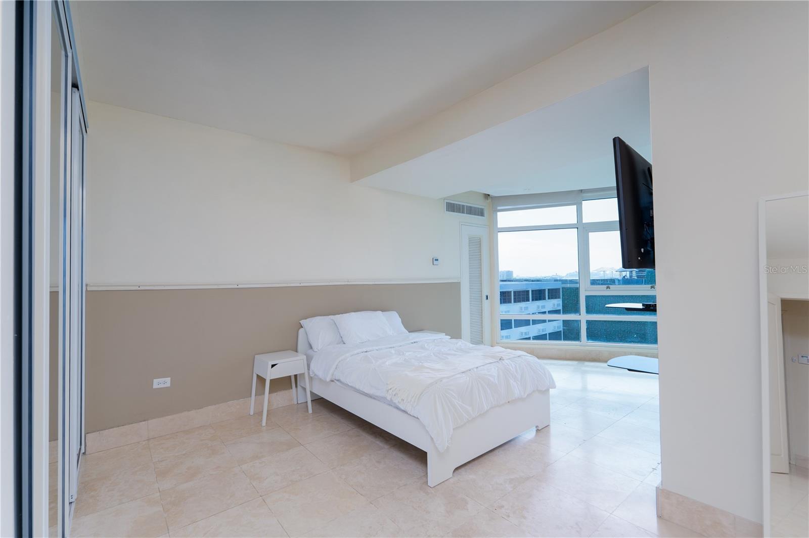 1052 AVE ASHFORD #7