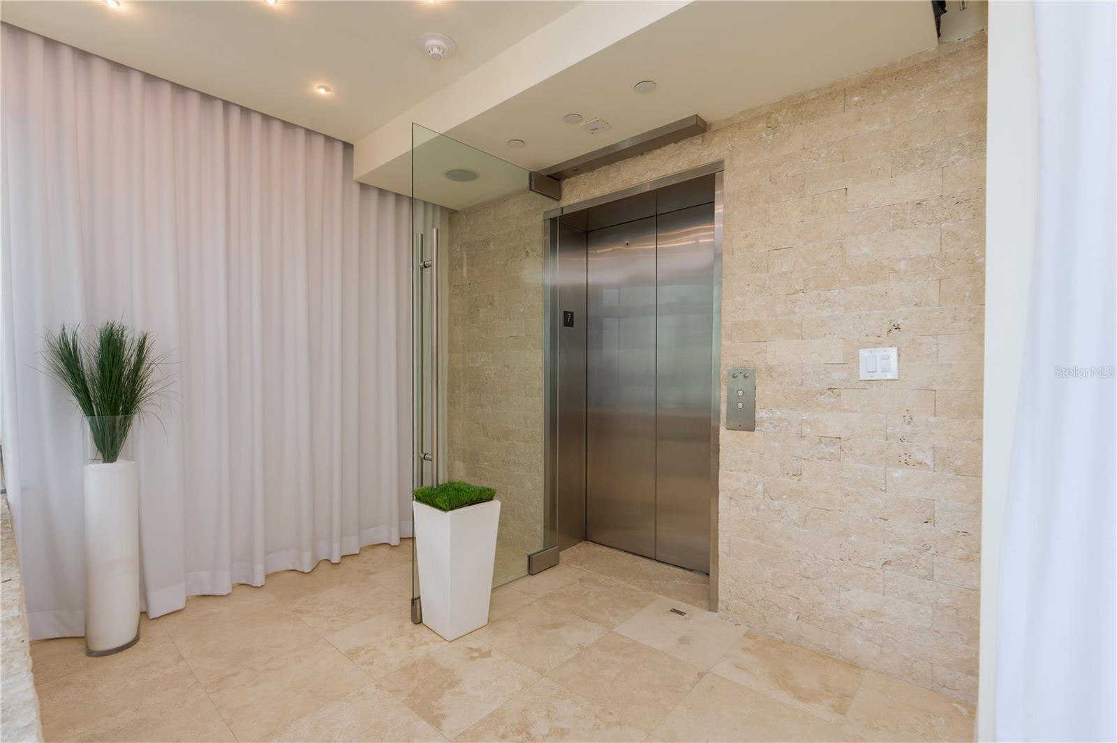 1052 AVE ASHFORD #7