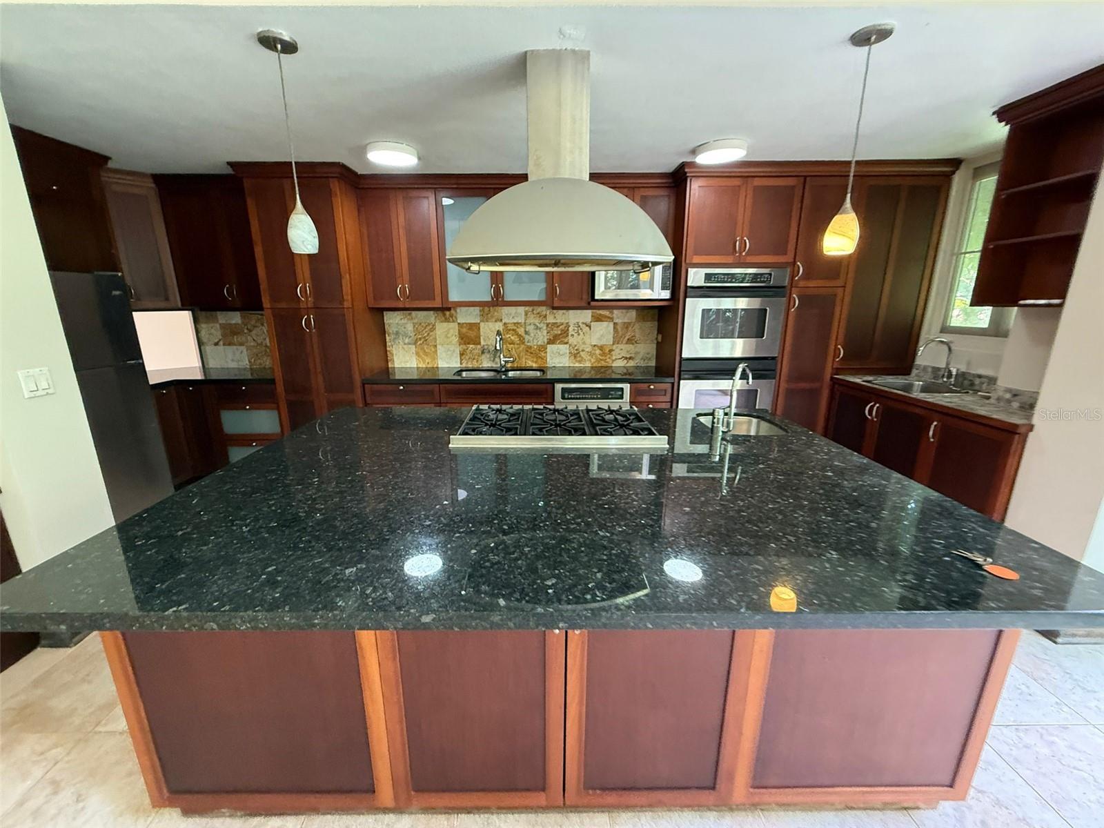 186 CAMINO DEL MONTE