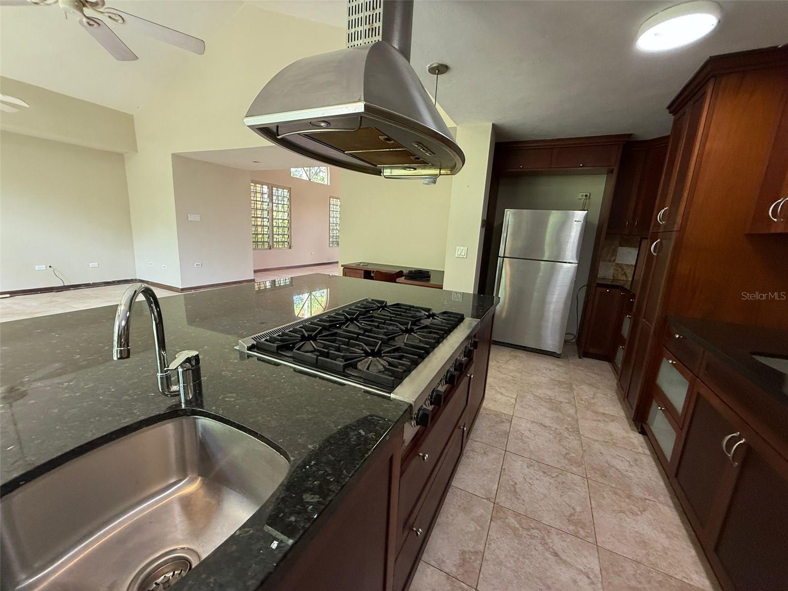 186 CAMINO DEL MONTE