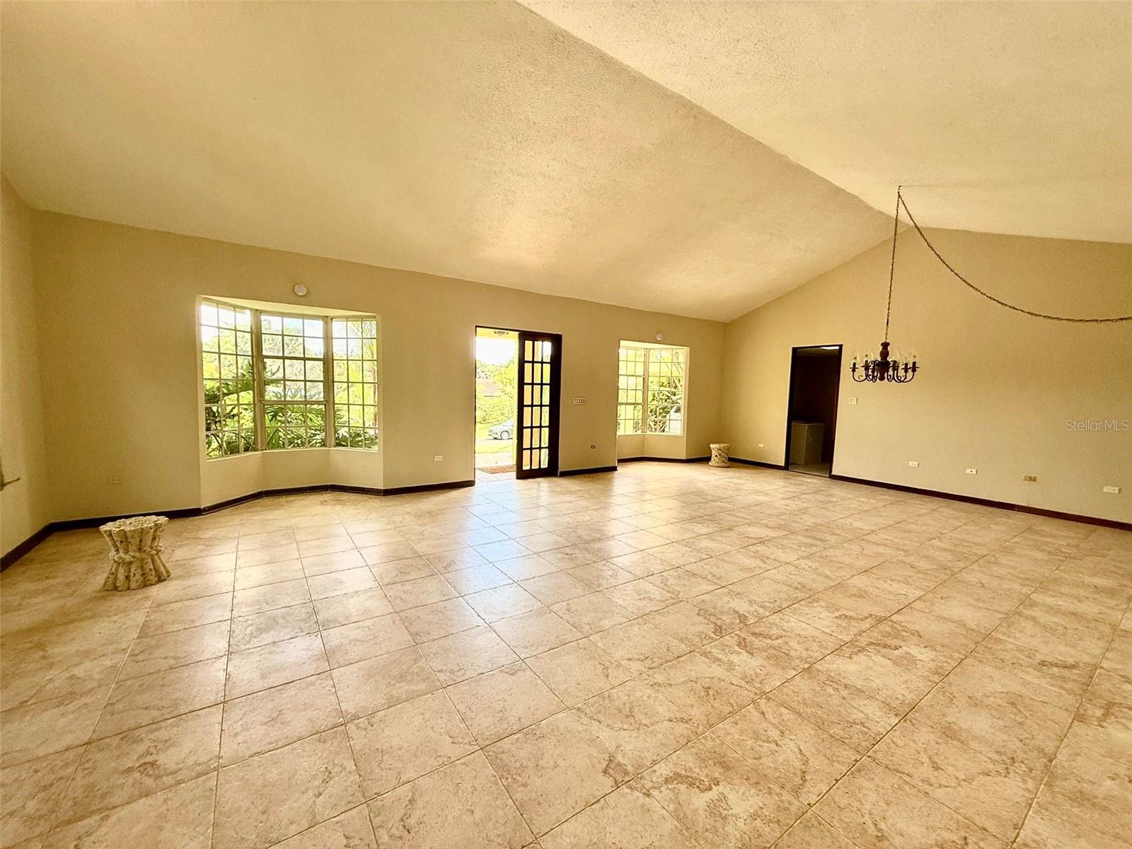 186 CAMINO DEL MONTE