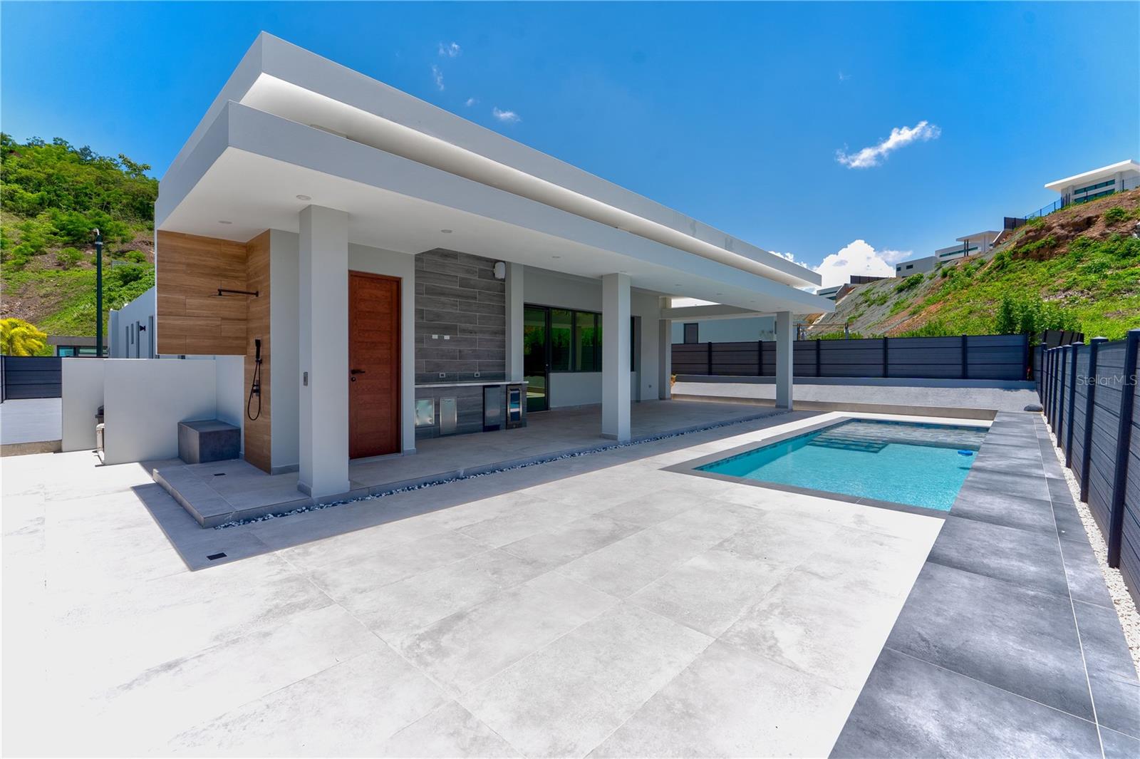 240 St. MONTEAZUL #240