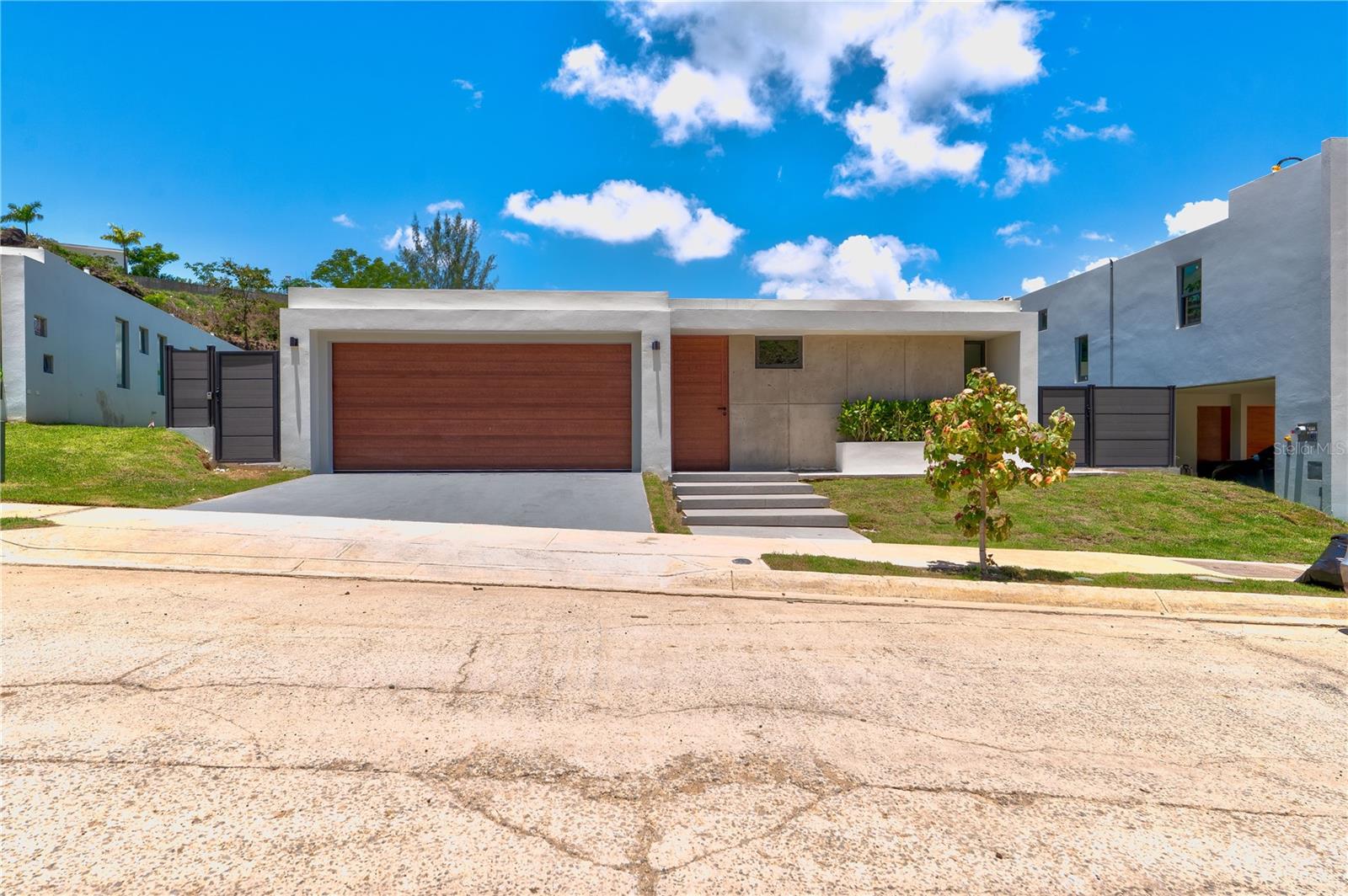 240 St. MONTEAZUL #240