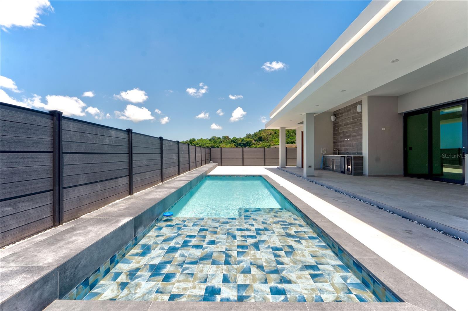 240 St. MONTEAZUL #240