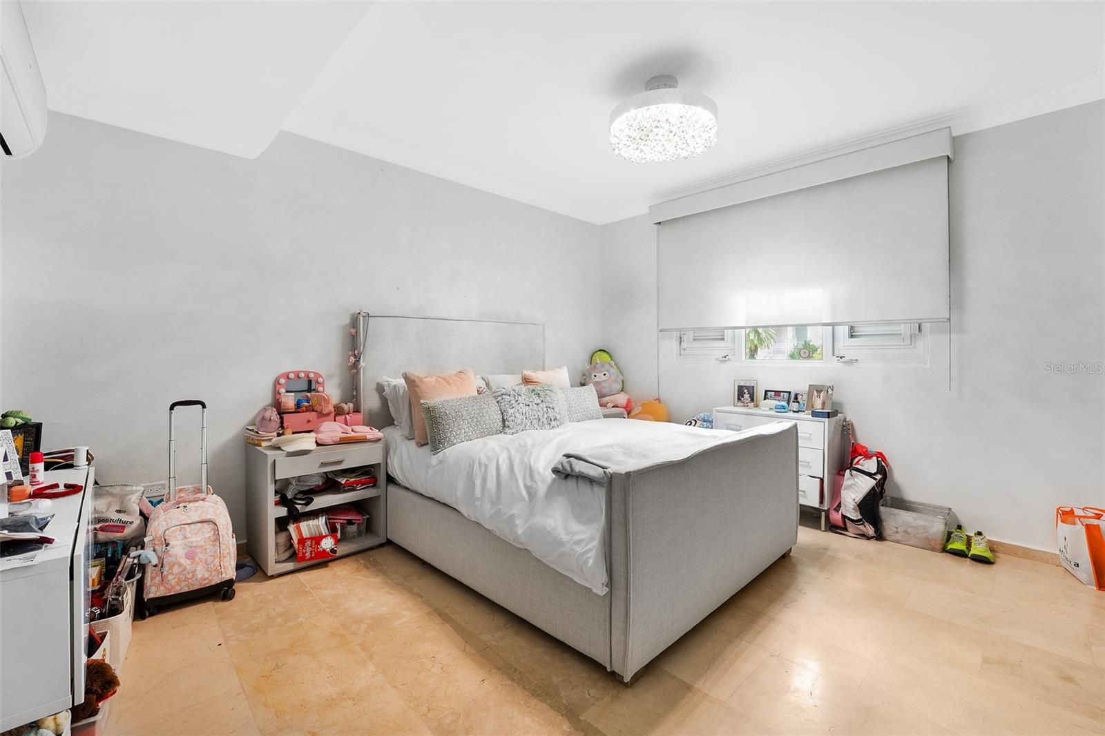 154 CALLE VIOLETA