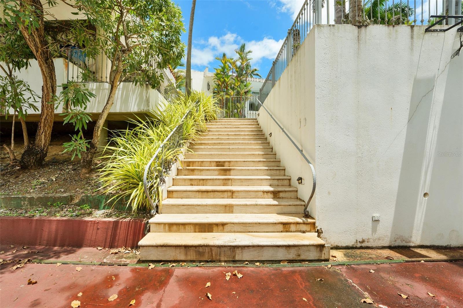 154 CALLE VIOLETA