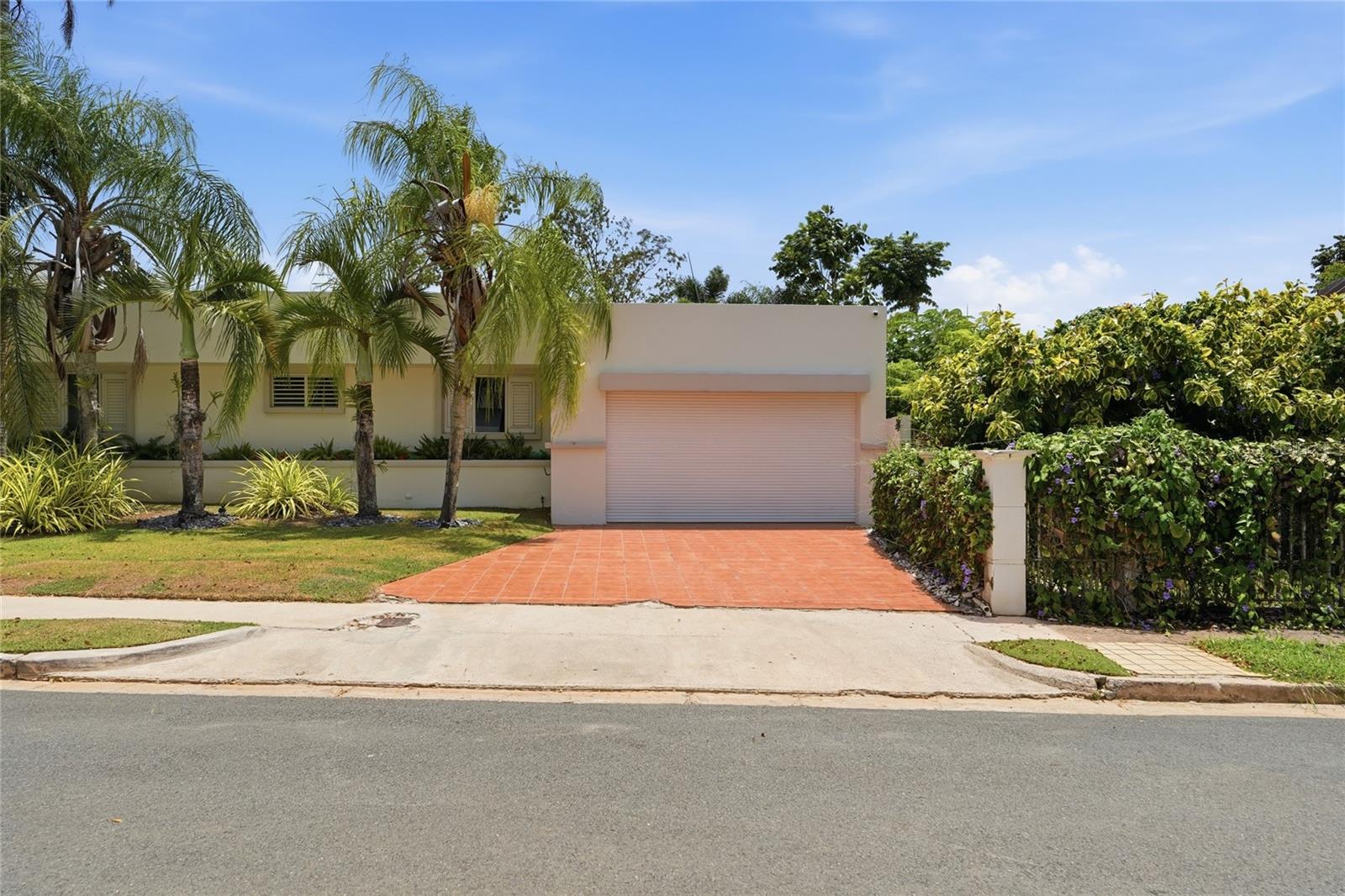 154 CALLE VIOLETA