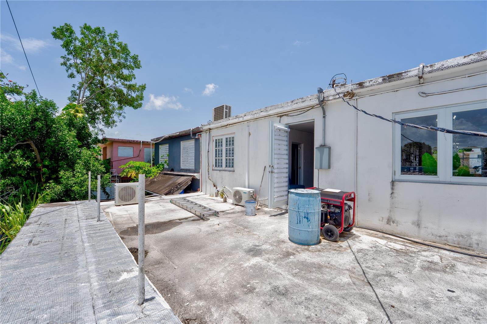 1400 AMERICO MIRANDA AVE