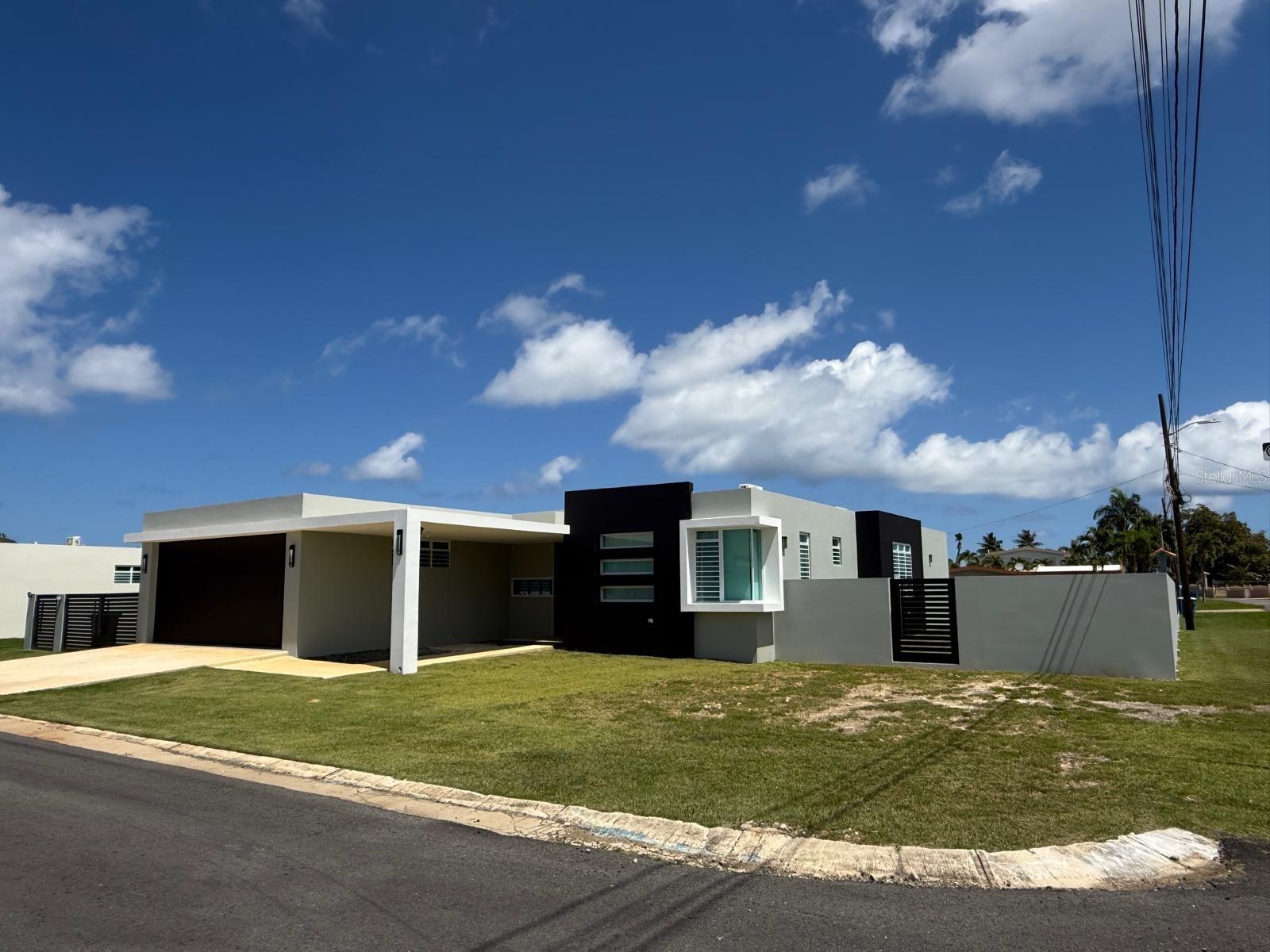 457 PASEO LOMAS LLANAS