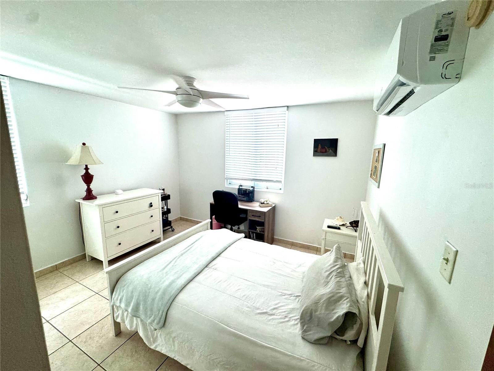 Paseo Coraleds 1 J-8