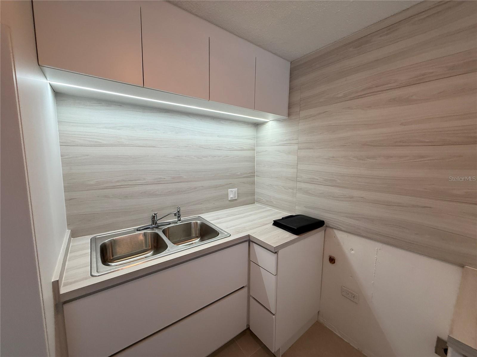 4123 ISLA VERDE AVE #201