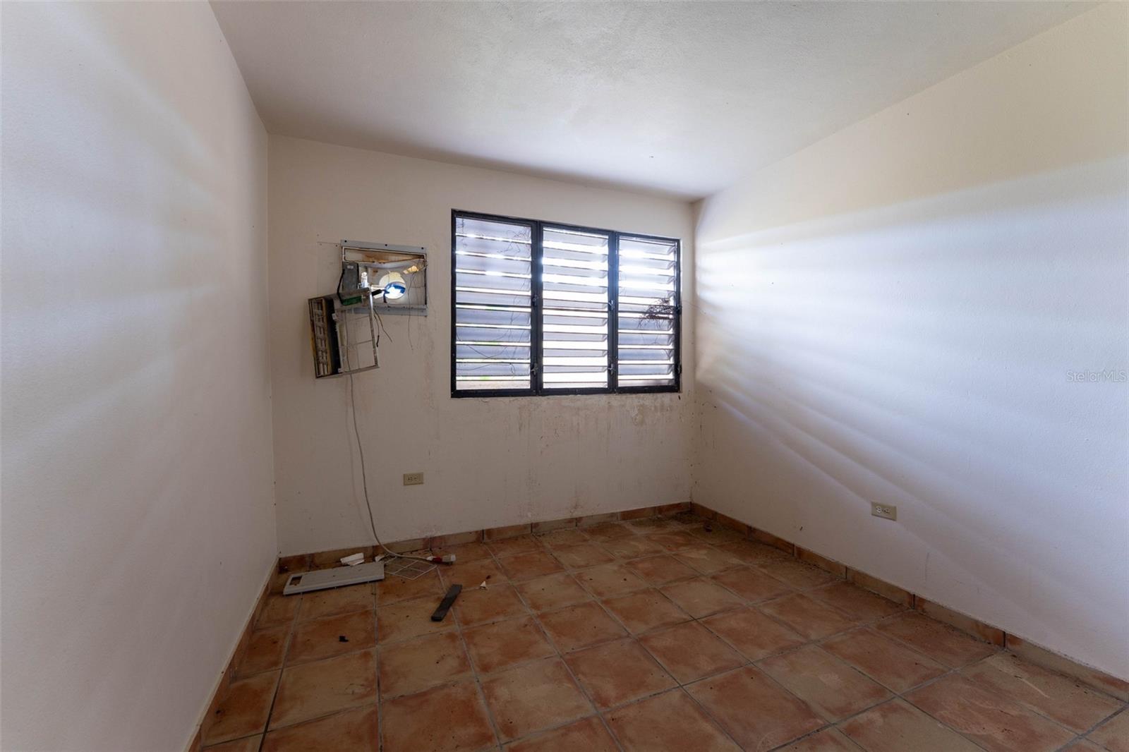 I- 190 SARDINERA BEACH