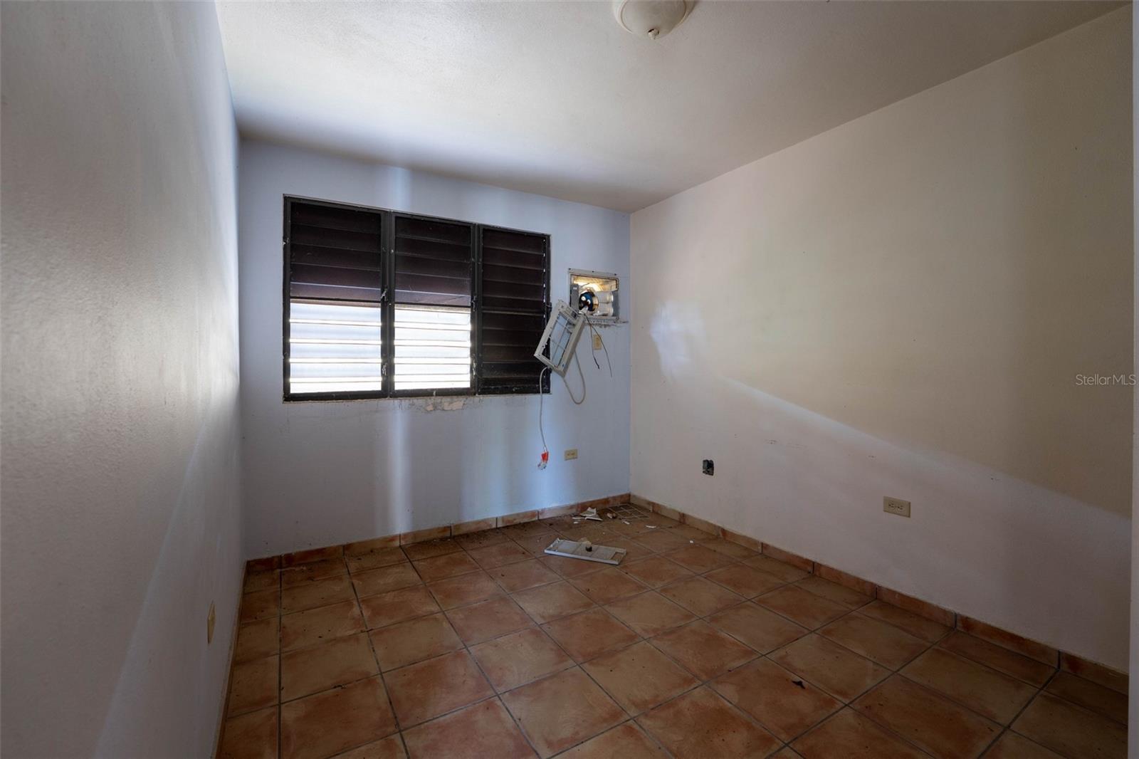 I- 190 SARDINERA BEACH