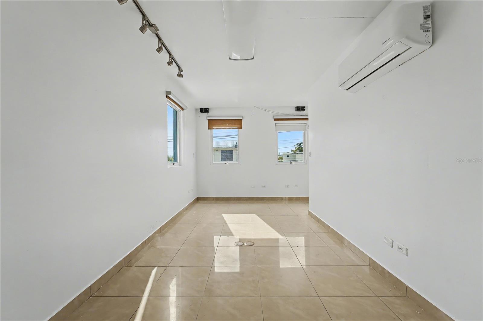 477 AVE LIC EUGENIO MARIA DE HOSTOS ##3