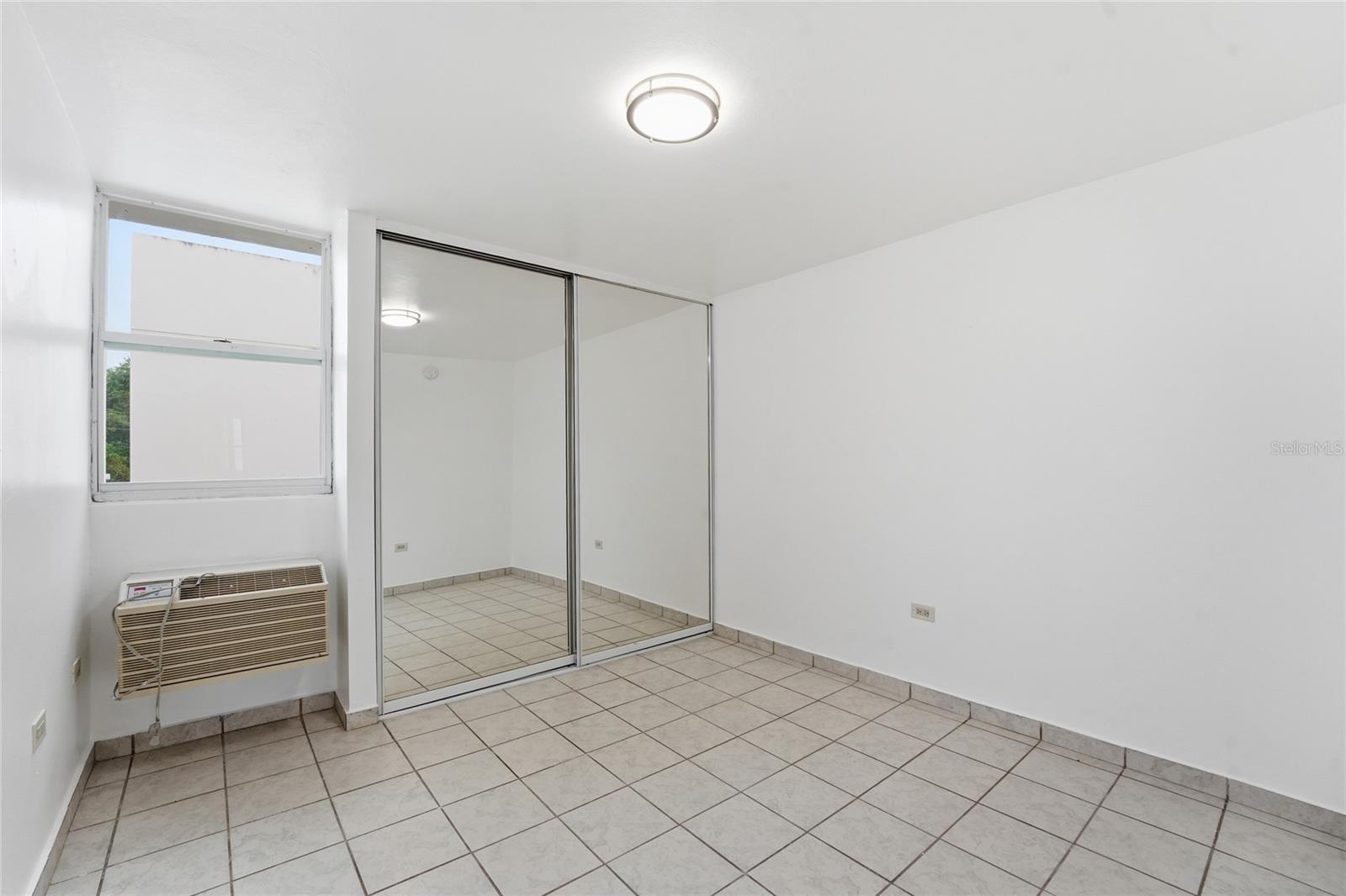 519 AVE LAS CUMBRES #519