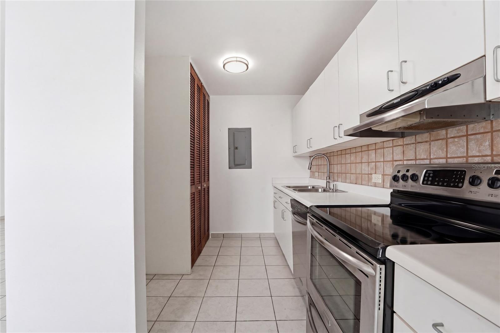 519 AVE LAS CUMBRES #519