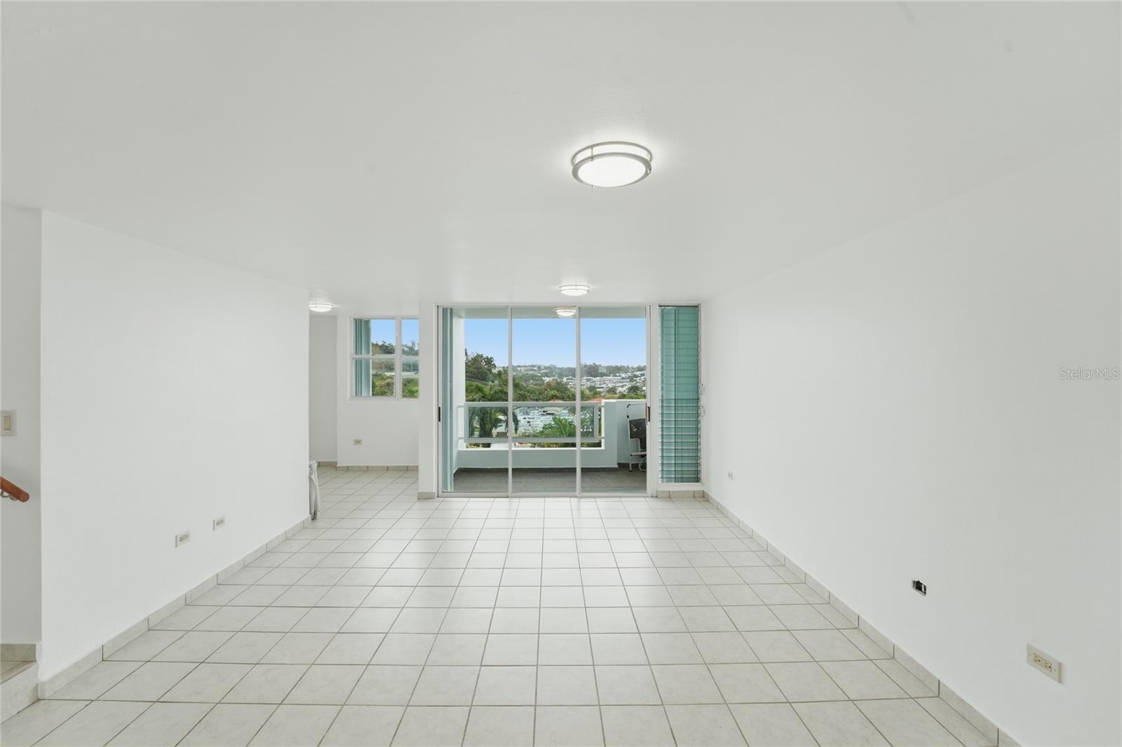 519 AVE LAS CUMBRES #519