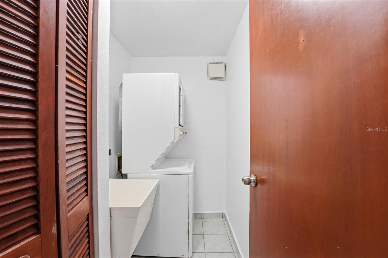 519 AVE LAS CUMBRES #519