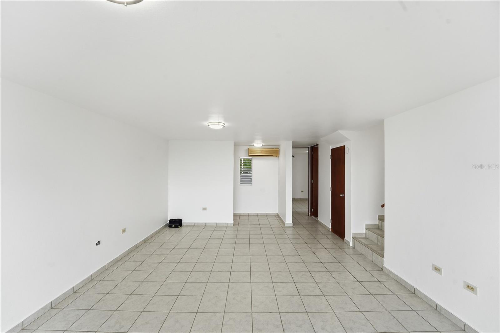 519 AVE LAS CUMBRES #519