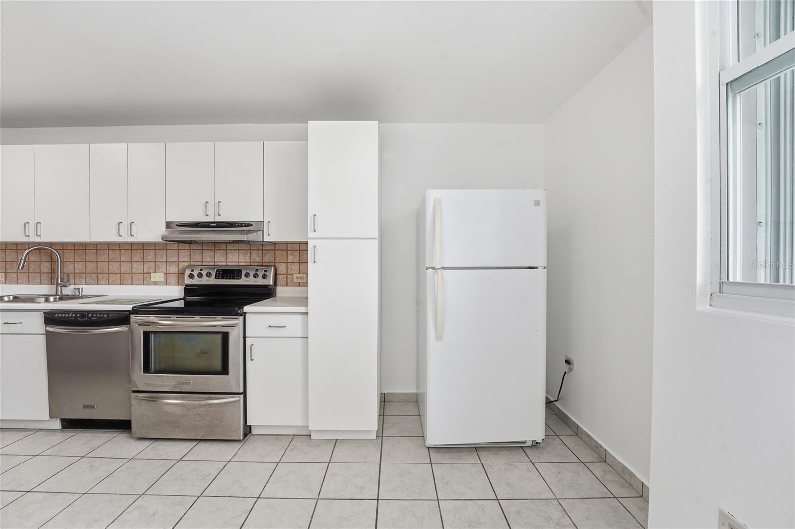 519 AVE LAS CUMBRES #519