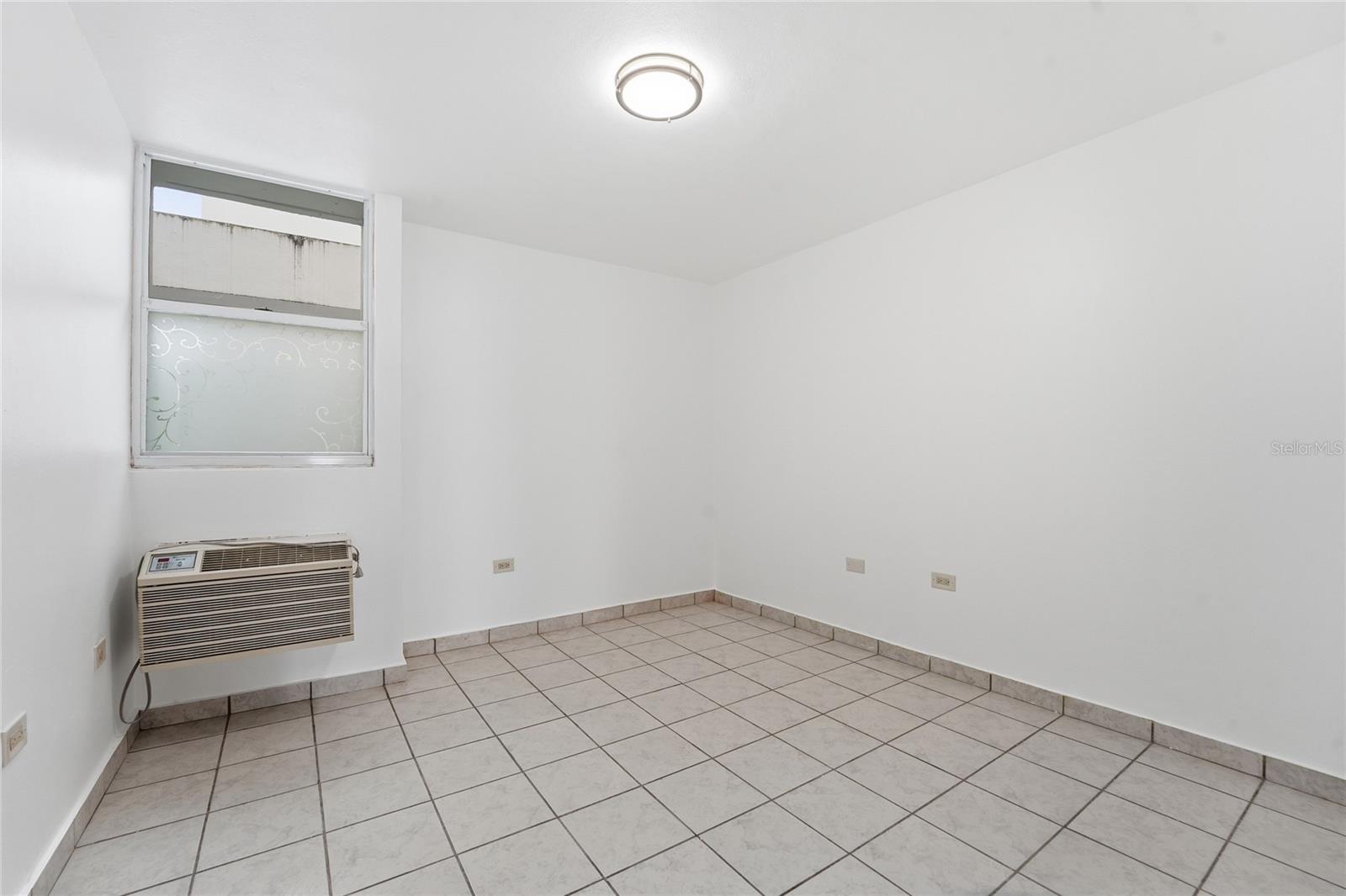 519 AVE LAS CUMBRES #519