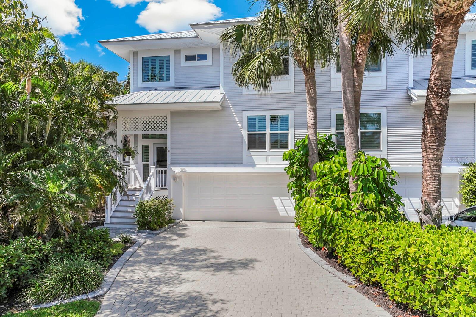820 S HARBOR DR