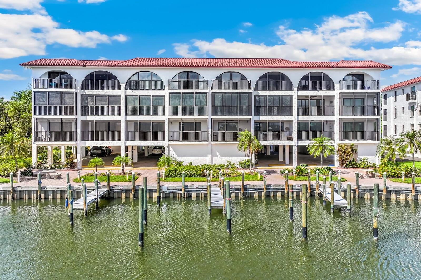 950 PALM AVE #304