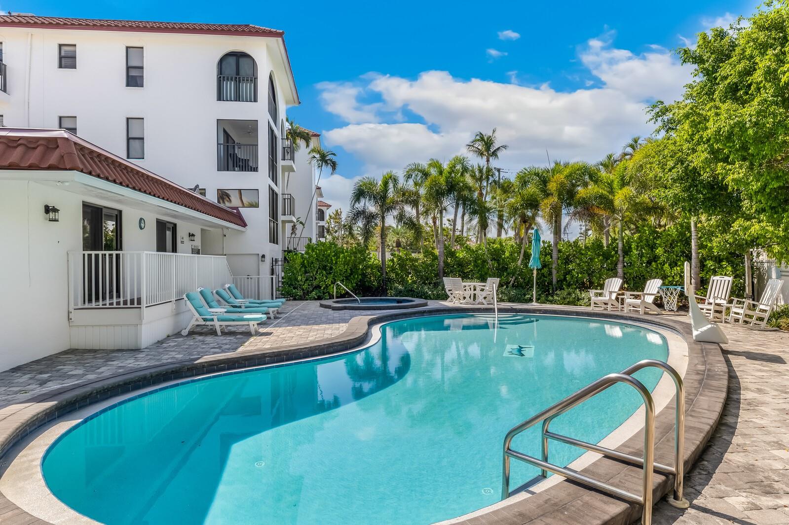 950 PALM AVE #304