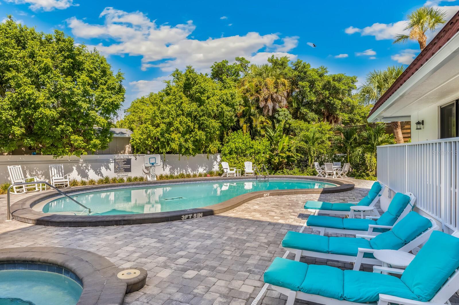 950 PALM AVE #304