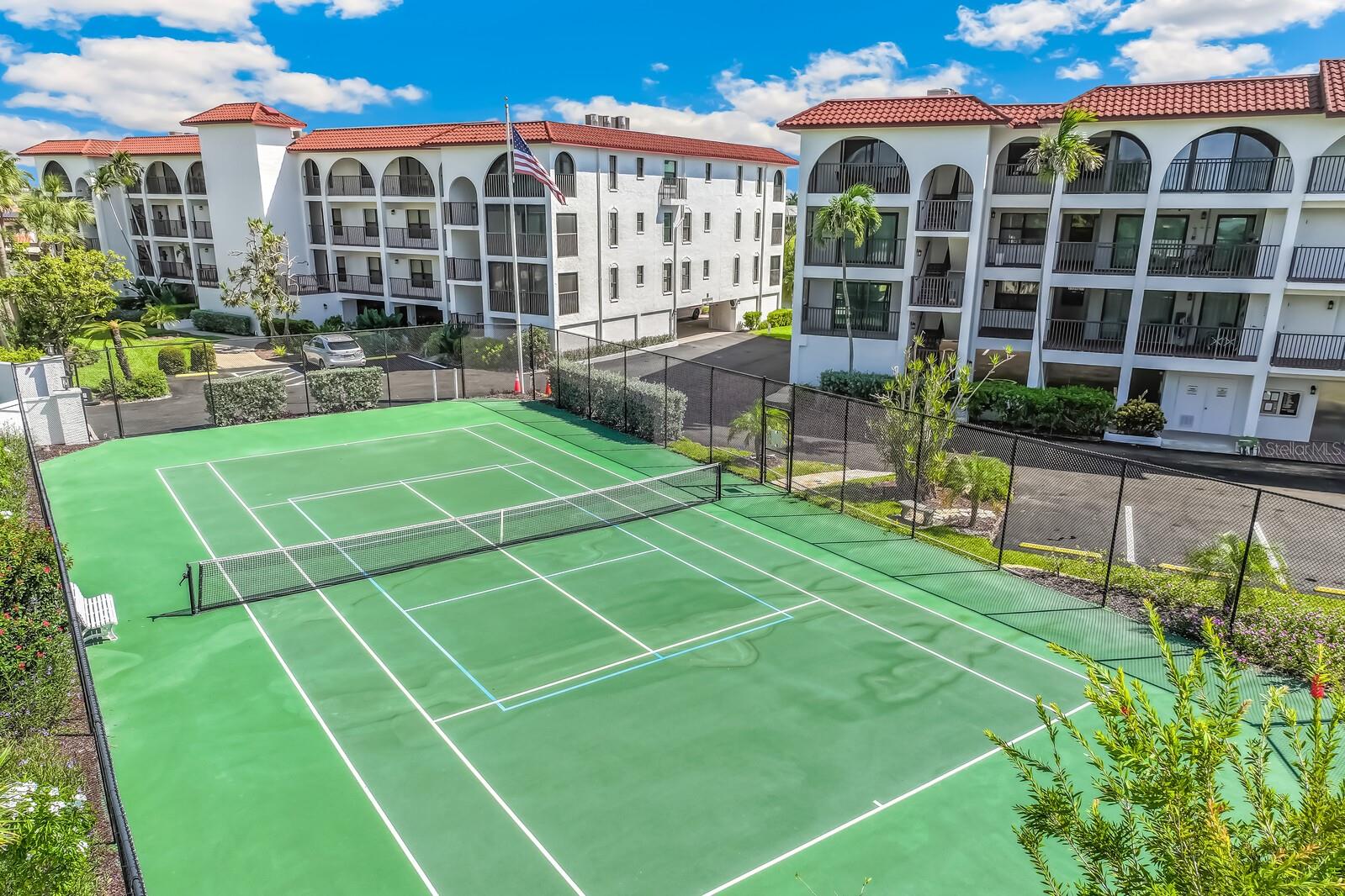 950 PALM AVE #304