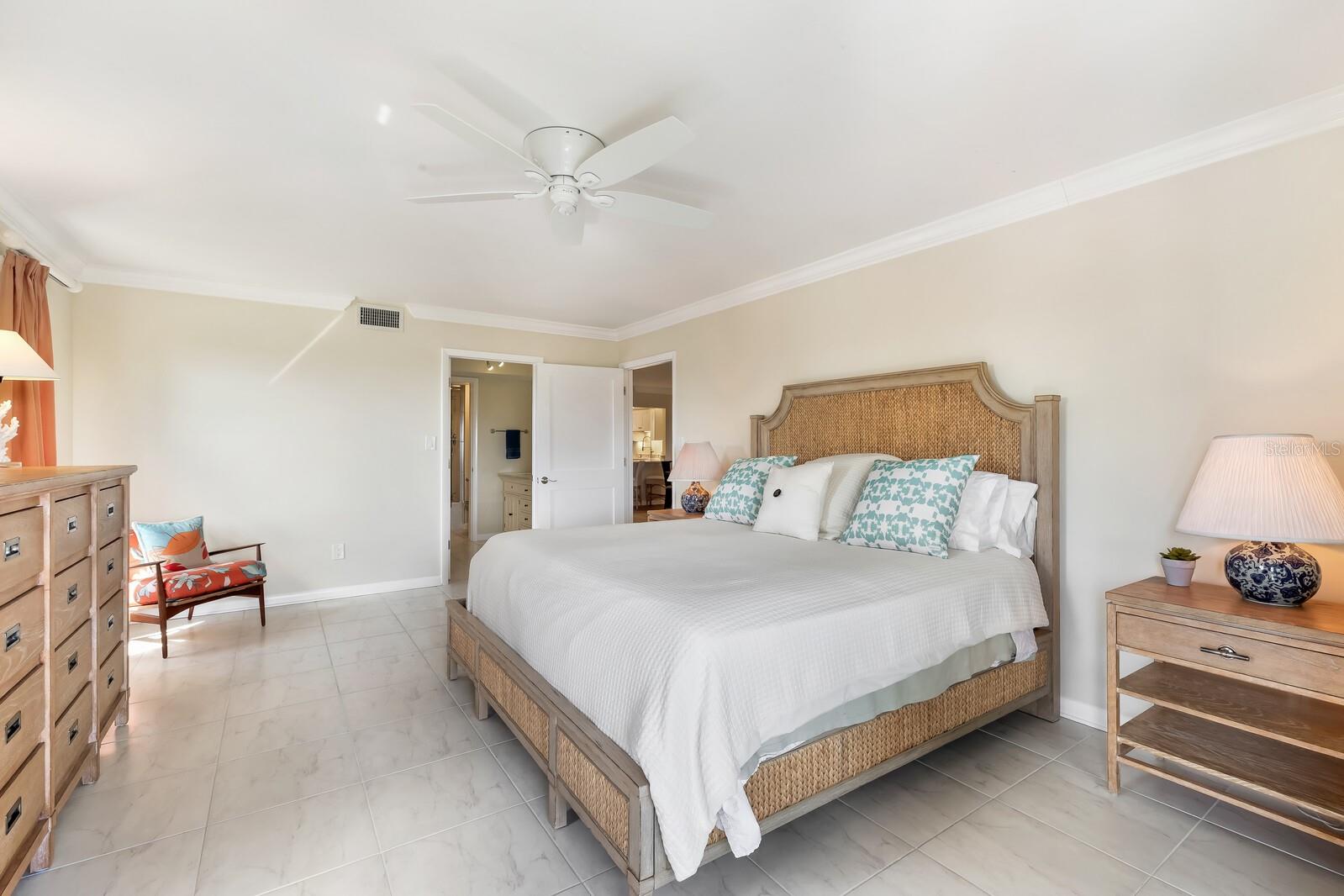 950 PALM AVE #304