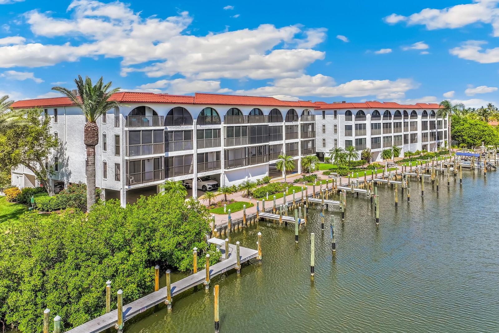 950 PALM AVE #304