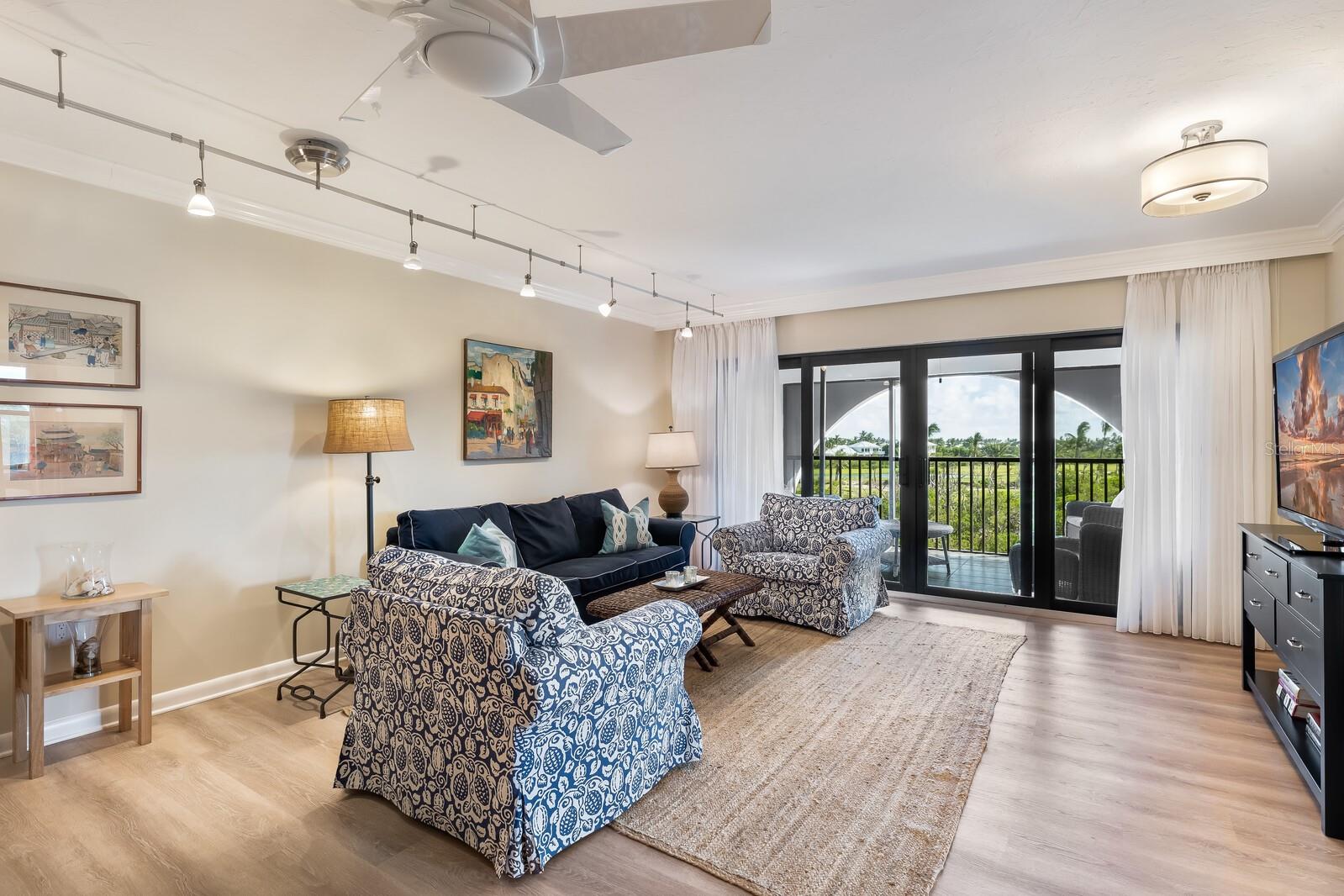 950 PALM AVE #304