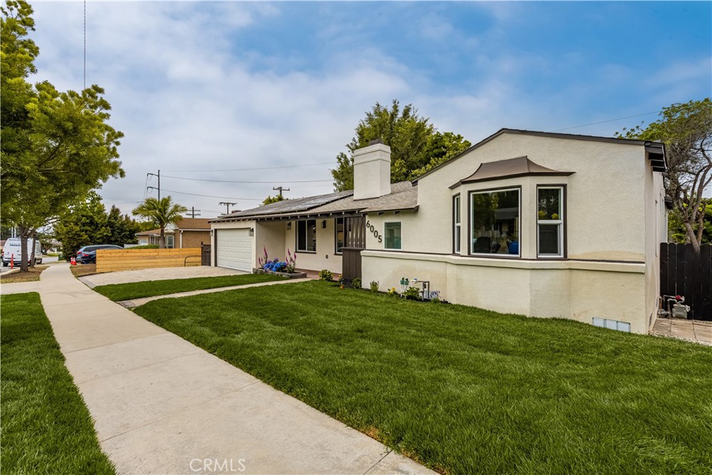 6005 S La Brea Avenue