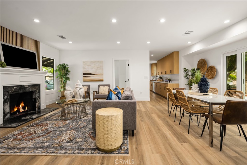 6005 S La Brea Avenue