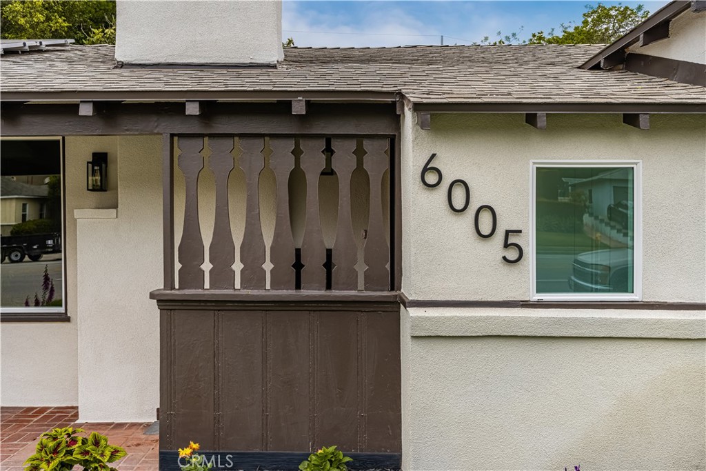 6005 S La Brea Avenue