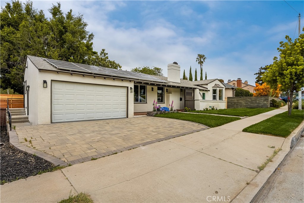 6005 S La Brea Avenue