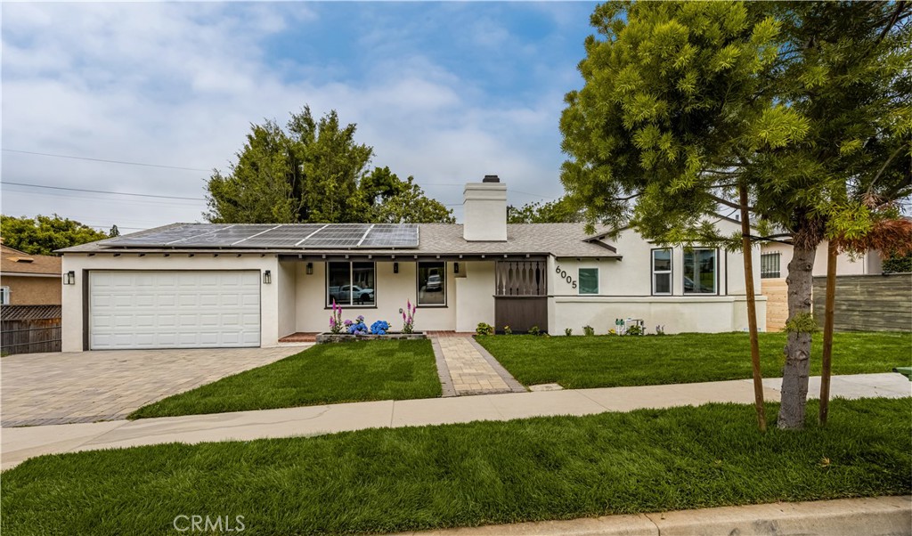 6005 S La Brea Avenue