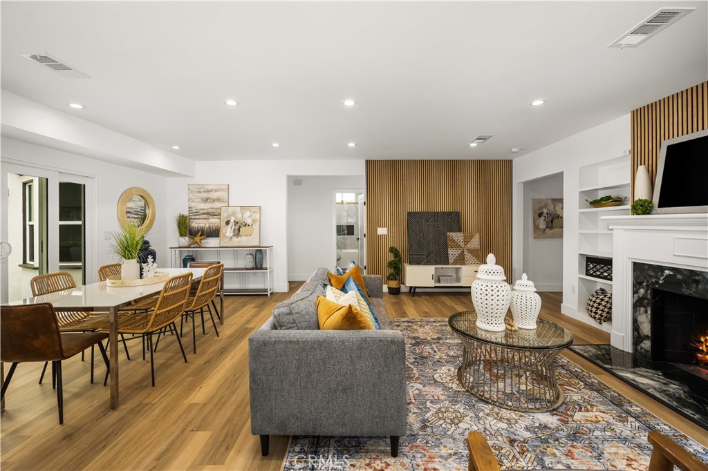 6005 S La Brea Avenue