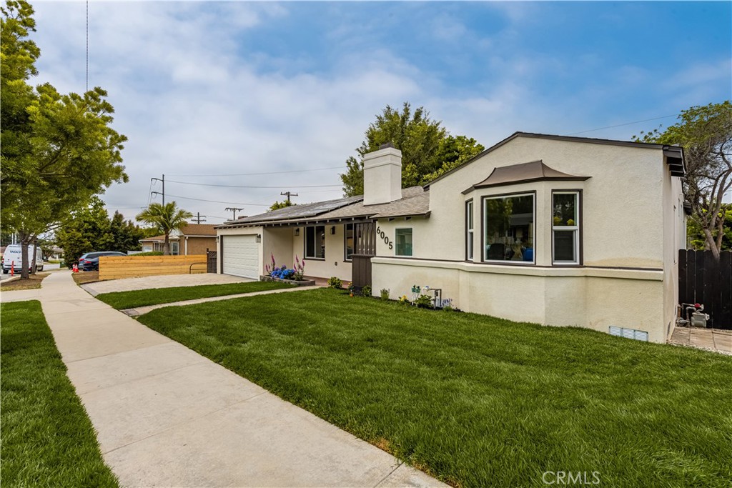 6005 S La Brea Avenue