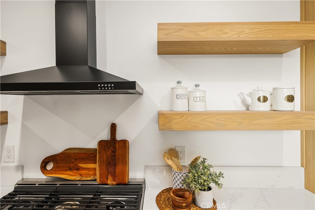 6005 S La Brea Avenue