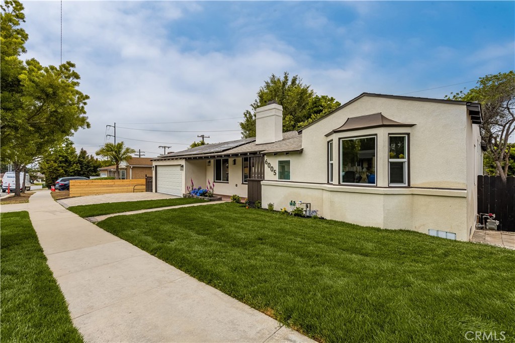 6005 S La Brea Avenue