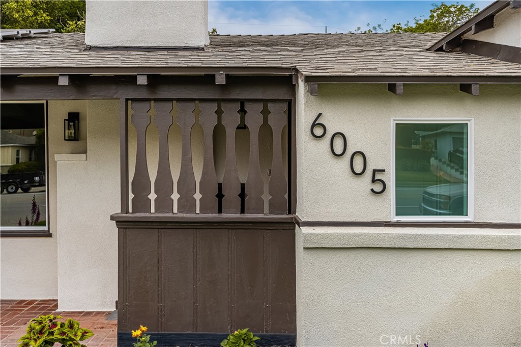 6005 S La Brea Avenue