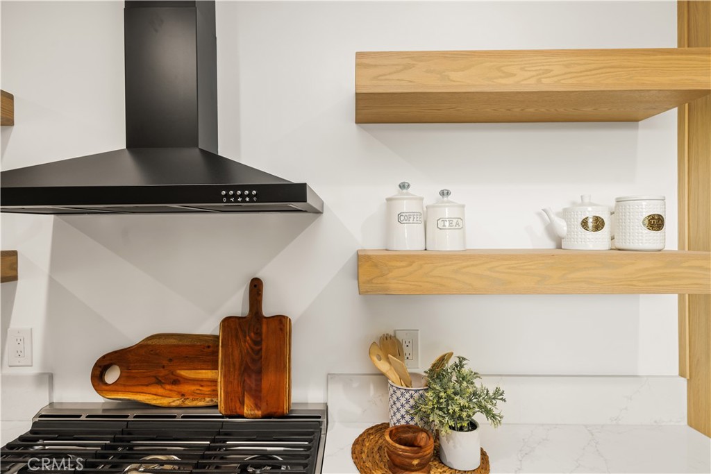 6005 S La Brea Avenue